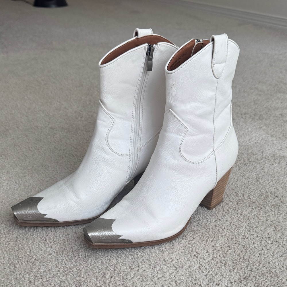 Beast Fashion White Western Ankle Bootie - Size 10